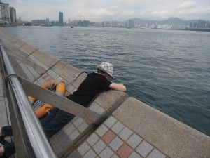 E spanar efter fiskar vid Quarry Bay.